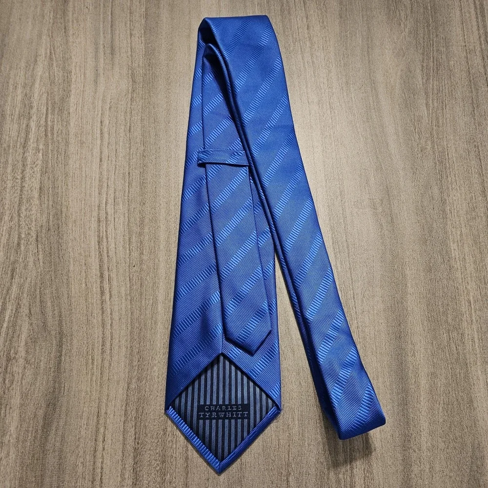 CHARLES TYRWHITT Men's 100%‎ Silk Tie ~ Blue ~ Striped 59x3 1/2